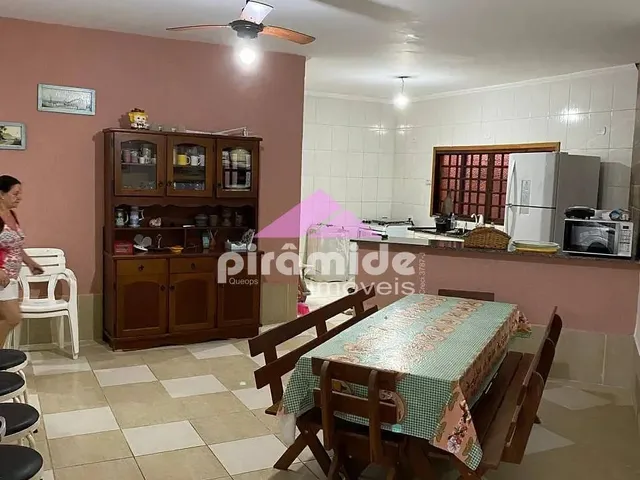 Casa com 392m² 3 quartos e 2 banheiros, à venda, no bairro Massaguaçu em Caraguatatuba