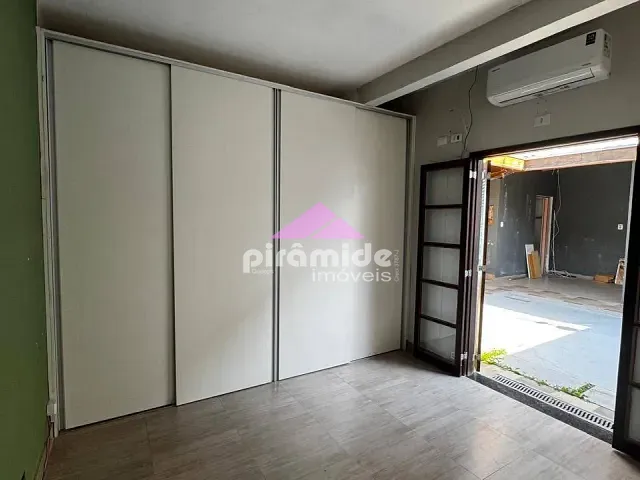 Casa 2 quartos e 3 banheiros, à venda ou para alugar, no bairro Loteamento Villa Branca em Jacareí