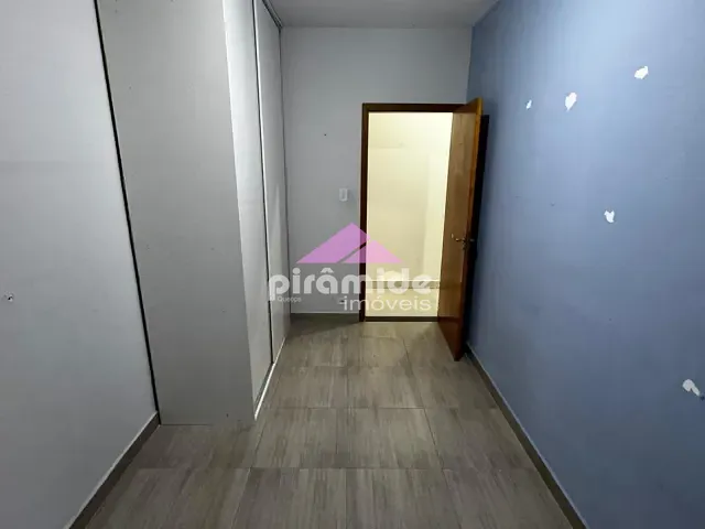Casa 2 quartos e 3 banheiros, à venda ou para alugar, no bairro Loteamento Villa Branca em Jacareí