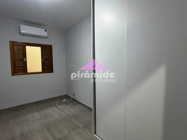 Casa 2 quartos e 3 banheiros, à venda ou para alugar, no bairro Loteamento Villa Branca em Jacareí