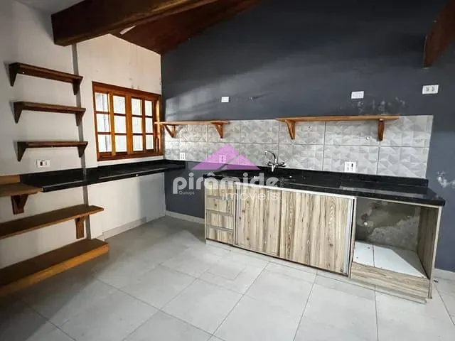 Casa 2 quartos e 3 banheiros, à venda ou para alugar, no bairro Loteamento Villa Branca em Jacareí