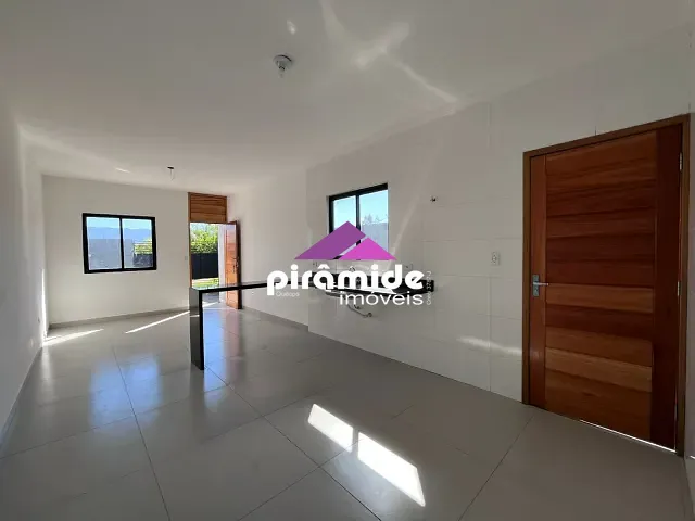 Casa com 135m² 2 quartos e 2 banheiros, à venda, no bairro Loteamento Jardim das Palmeiras em Caraguatatuba