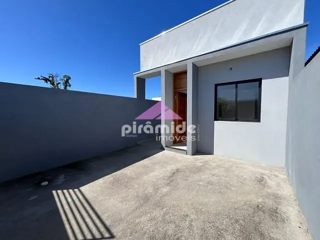 Casa com 135m² 2 quartos e 2 banheiros, à venda, no bairro Loteamento Jardim das Palmeiras em Caraguatatuba