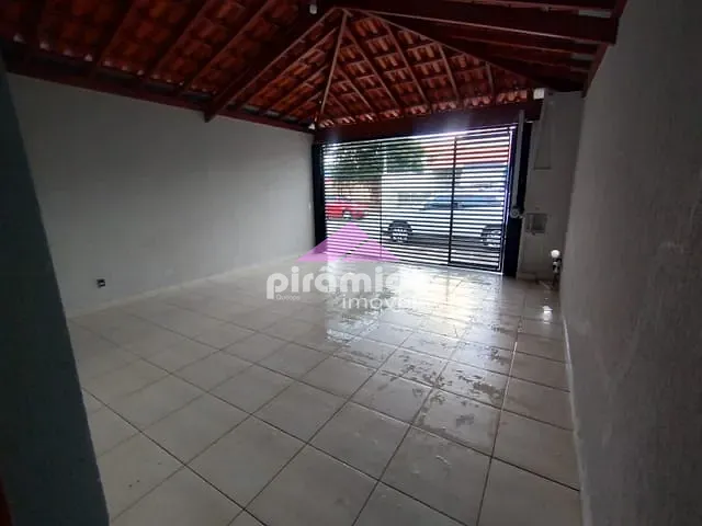 Casa 3 quartos e 2 banheiros, à venda, no bairro Parque Industrial em São José dos Campos