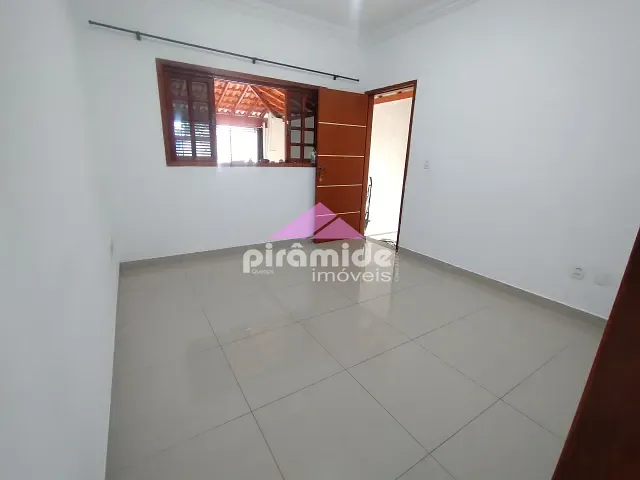 Casa 3 quartos e 2 banheiros, à venda, no bairro Parque Industrial em São José dos Campos