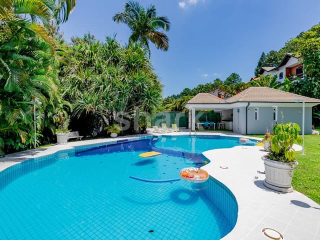Casa com 2985m² 8 quartos e 9 banheiros, à venda, no bairro Alphaville em Santana de Parnaíba