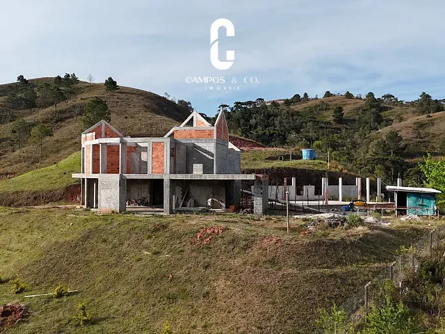 Casa 4 quartos e 6 banheiros, à venda, no bairro Vila Sylvia em Campos do Jordão