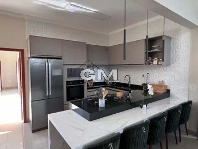Casa com 275m² 3 quartos e 2 banheiros, à venda, no bairro Cravinhos   em Cravinhos