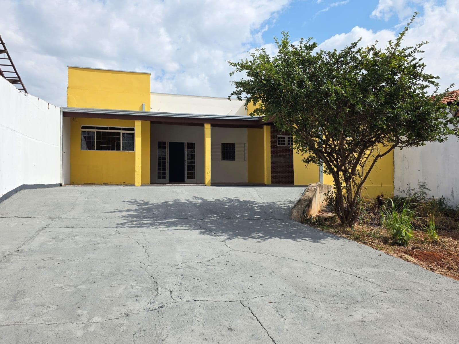 Casa à venda com 1 quarto, 250m² - Foto 1