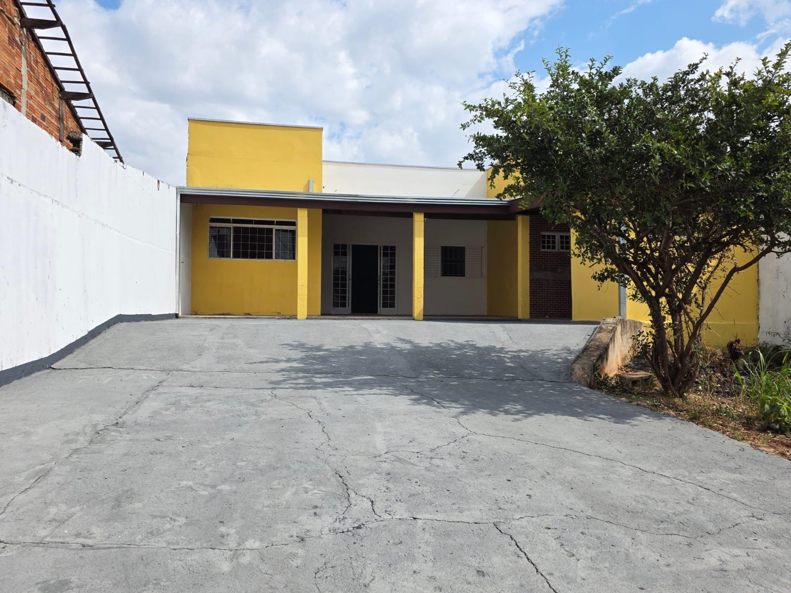 Casa à venda com 1 quarto, 250m² - Foto 12