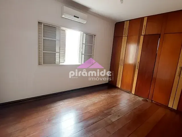 Casa com 400m² 5 quartos e 5 banheiros, à venda, no bairro Jardim Santa Maria em Jacareí