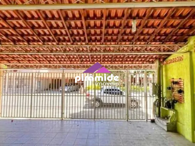 Casa com 184m² 4 quartos e 2 banheiros, à venda, no bairro Jardim das Flores em São José dos Campos