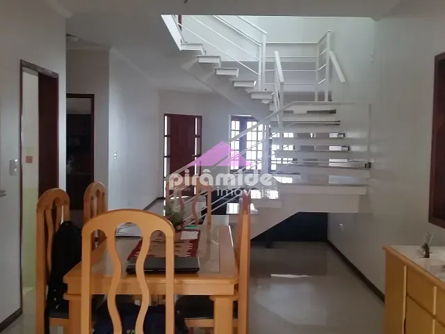 Casa com 260m² 3 quartos e 3 banheiros, à venda, no bairro Jardim Mesquita em Jacareí