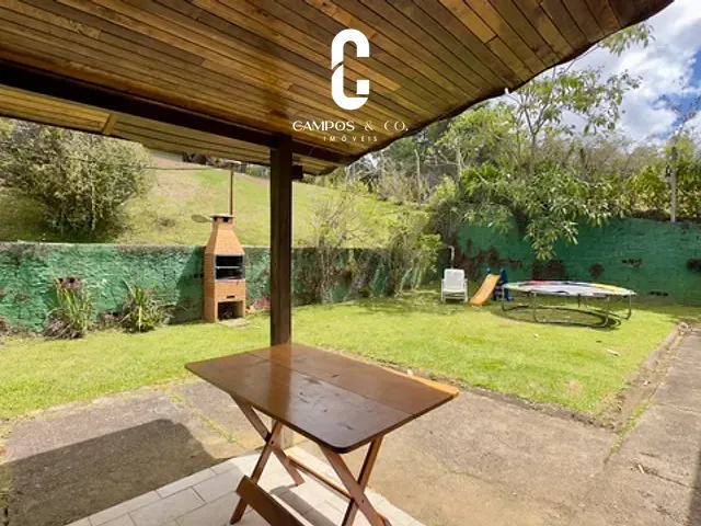 Casa com 1000m² 5 quartos e 4 banheiros, à venda, no bairro Vila Natal em Campos do Jordão