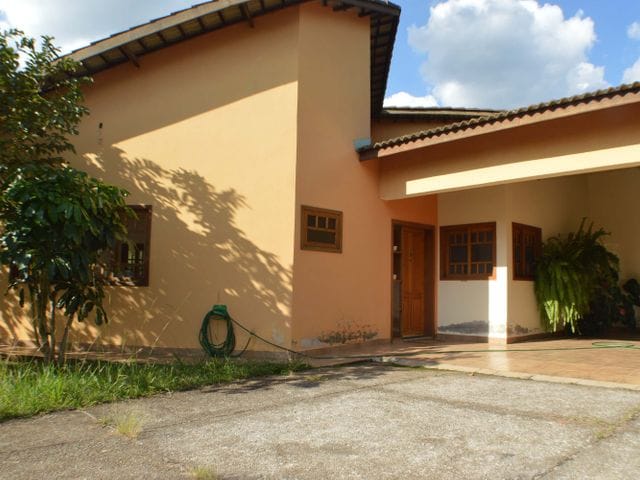 Casa com 1675m² 3 quartos e 3 banheiros, à venda, no bairro Chácara Portal das Estâncias em Bragança Paulista