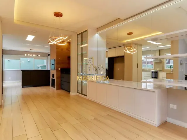 Casa 3 quartos e 5 banheiros, à venda, no bairro Uberaba em Curitiba