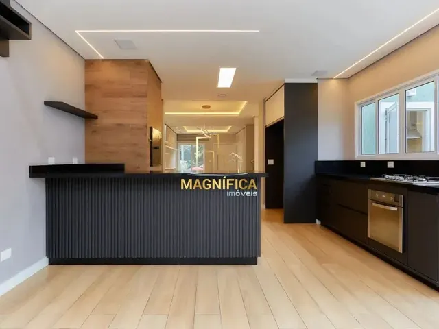 Casa 3 quartos e 4 banheiros, à venda, no bairro Uberaba em Curitiba