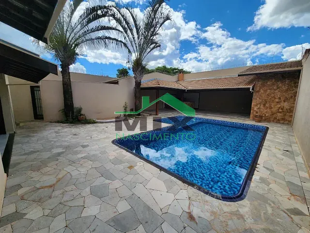 Casa com 485m² 5 quartos e 5 banheiros, à venda, no bairro Centro em Barretos