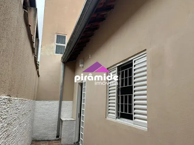 Casa 3 quartos e 2 banheiros, à venda, no bairro Jardim Torrão de Ouro em São José dos Campos