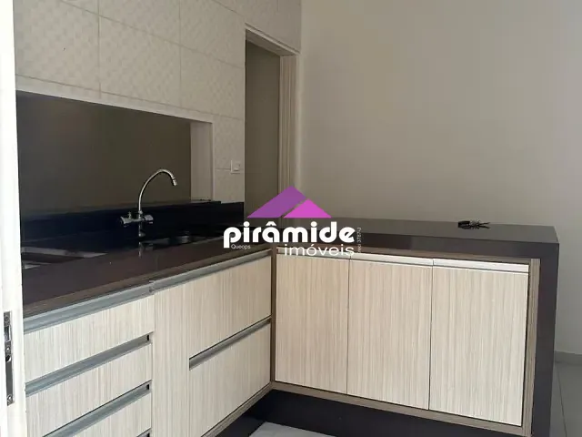 Casa 3 quartos e 2 banheiros, à venda, no bairro Jardim Torrão de Ouro em São José dos Campos