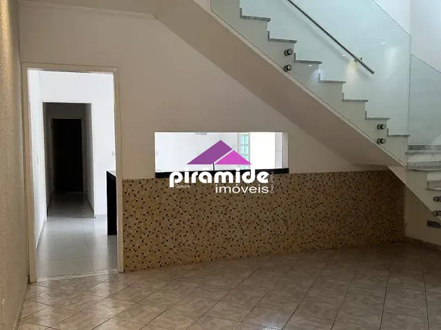 Casa 3 quartos e 2 banheiros, à venda, no bairro Jardim Torrão de Ouro em São José dos Campos