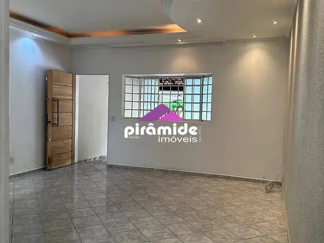 Casa 3 quartos e 2 banheiros, à venda, no bairro Jardim Torrão de Ouro em São José dos Campos