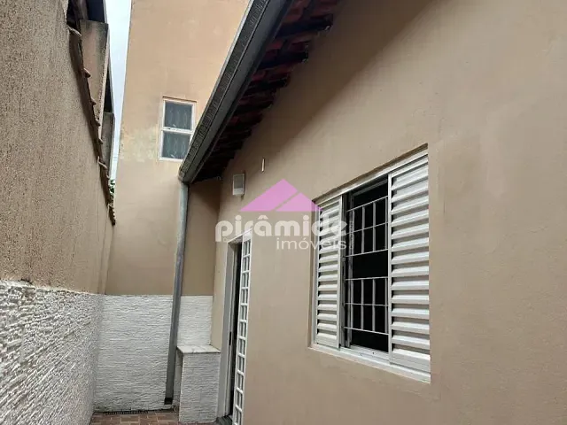 Casa 3 quartos e 2 banheiros, à venda, no bairro Jardim Torrão de Ouro em São José dos Campos