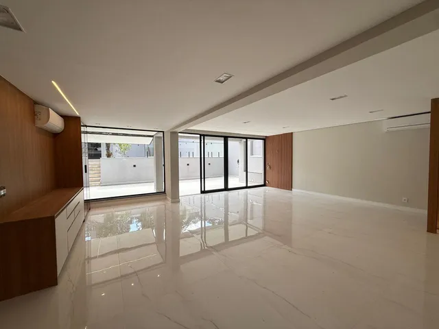 Casa com 600m² 4 quartos e 6 banheiros, à venda, no bairro Alphaville em Santana de Parnaíba