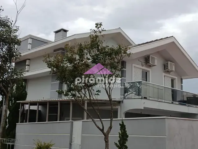 Casa com 290m² 4 quartos e 4 banheiros, à venda, no bairro Condomínio Residencial Mantiqueira em São José dos Campos