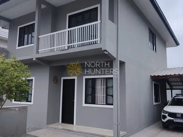 Casa com 130m² 4 quartos e 3 banheiros, à venda, no bairro Espinheiros em Joinville