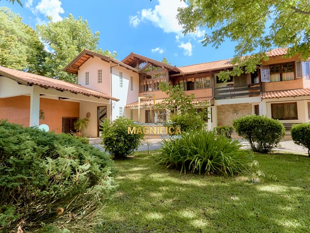 Casa 3 quartos e 7 banheiros, à venda, no bairro Santa Felicidade em Curitiba