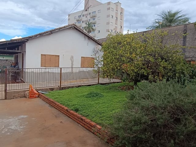 Casa com 684m² 3 quartos e 1 banheiro, à venda ou para alugar, no bairro Vila Guarani em Cambé