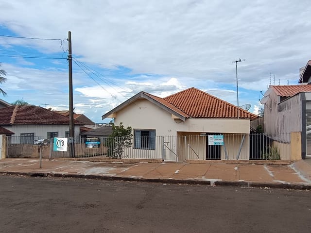 Casa com 684m² 3 quartos e 1 banheiro, à venda ou para alugar, no bairro Vila Guarani em Cambé