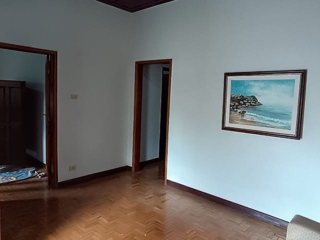 Casa com 684m² 3 quartos e 1 banheiro, à venda ou para alugar, no bairro Vila Guarani em Cambé