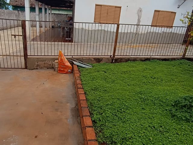 Casa com 684m² 3 quartos e 1 banheiro, à venda ou para alugar, no bairro Vila Guarani em Cambé