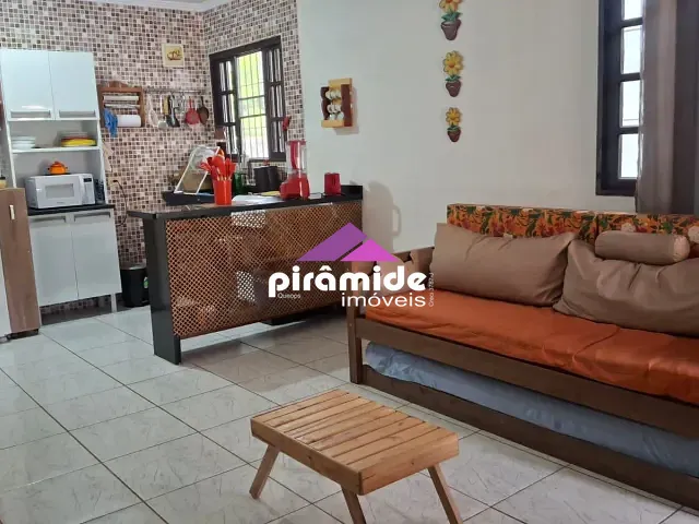 Casa com 322m² 3 quartos e 2 banheiros, à venda, no bairro Massaguaçu em Caraguatatuba