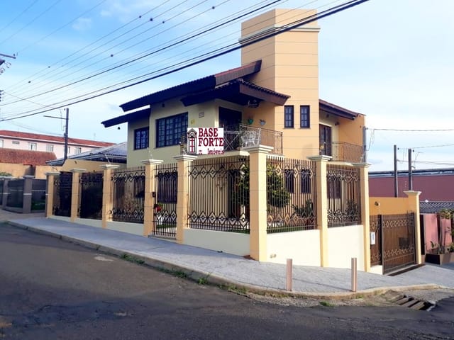 Casa com 233m² 2 quartos e 3 banheiros, à venda, no bairro Centro em Ponta Grossa