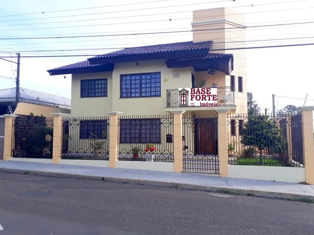 Casa com 233m² 2 quartos e 3 banheiros, à venda, no bairro Centro em Ponta Grossa