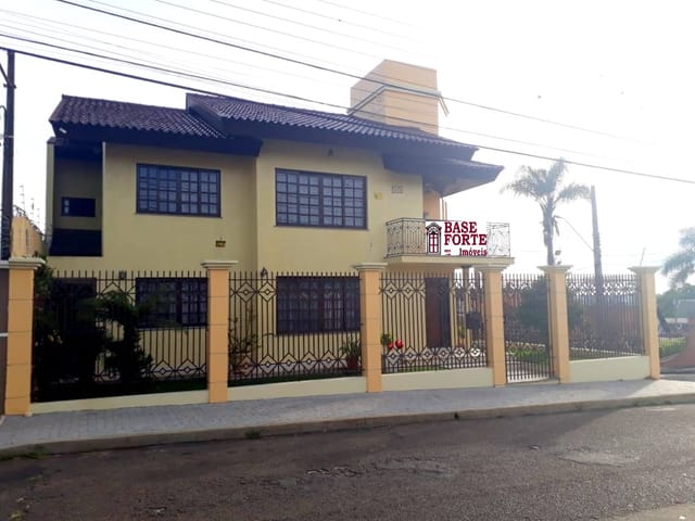 Casa com 233m² 2 quartos e 3 banheiros, à venda, no bairro Centro em Ponta Grossa