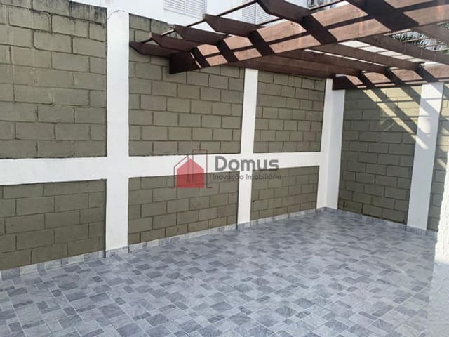 Casa à venda, no bairro Vila Areao em Taubaté