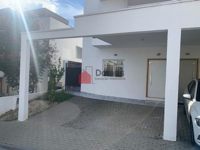 Casa à venda, no bairro Vila Areao em Taubaté