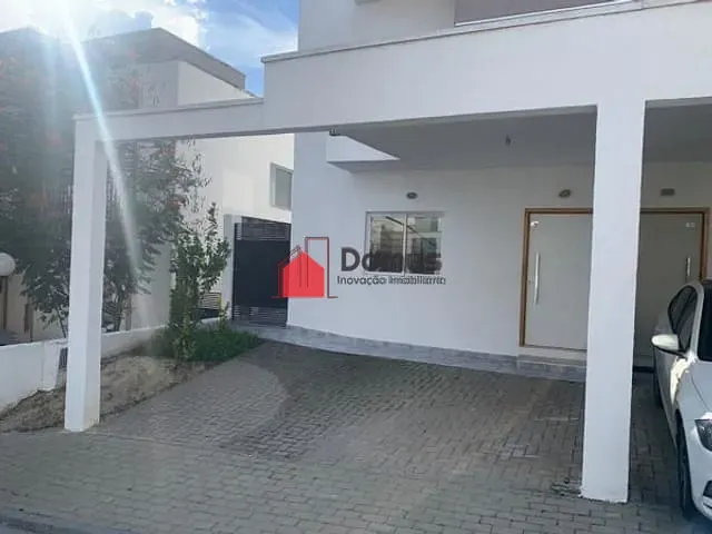 Casa à venda, no bairro Vila Areao em Taubaté