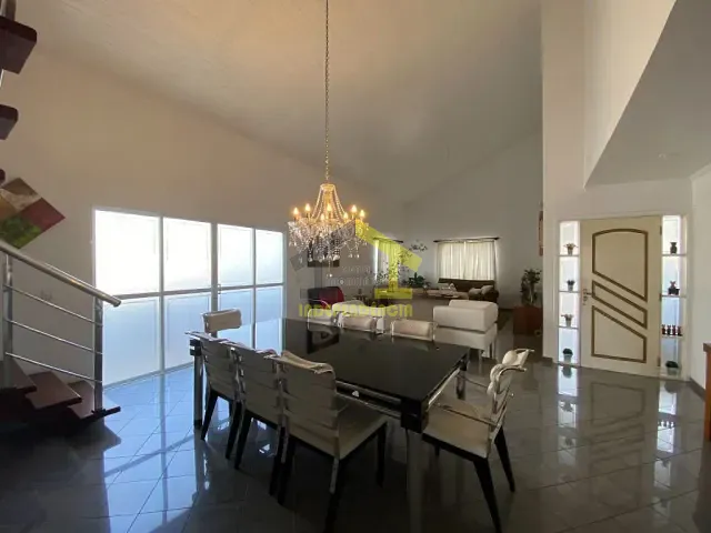 Casa com 300m² 3 quartos e 2 banheiros, à venda, no bairro Residencial Fazenda Serrinha em Itatiba