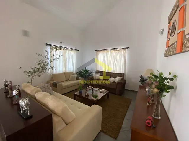 Casa com 300m² 3 quartos e 2 banheiros, à venda, no bairro Residencial Fazenda Serrinha em Itatiba
