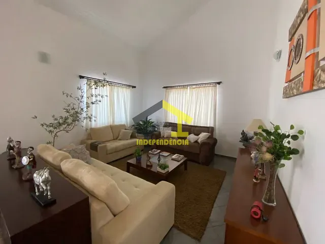 Casa com 300m² 3 quartos e 2 banheiros, à venda, no bairro Residencial Fazenda Serrinha em Itatiba