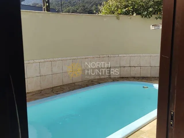 Casa com 300m² 3 quartos e 4 banheiros, à venda, no bairro Saguaçu em Joinville