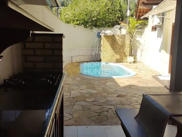 Casa com 300m² 3 quartos e 4 banheiros, à venda, no bairro Saguaçu em Joinville