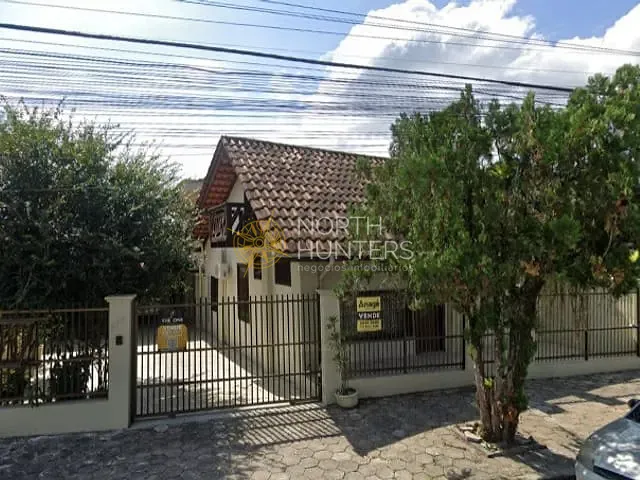 Casa com 300m² 3 quartos e 4 banheiros, à venda, no bairro Saguaçu em Joinville