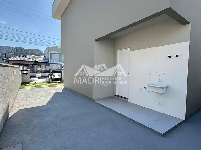 Casa 3 quartos e 3 banheiros, à venda, no bairro Bela Vista em Palhoça