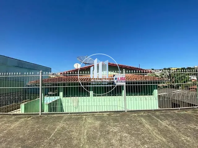 Casa com 60m² 2 quartos e 2 banheiros, para alugar, no bairro Vila Nossa Senhora Aparecida em Pouso Alegre